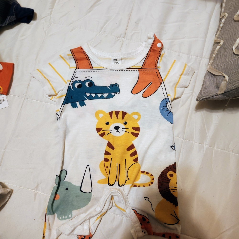 SHEIN Safari Baby Romper Size 1-3 Months